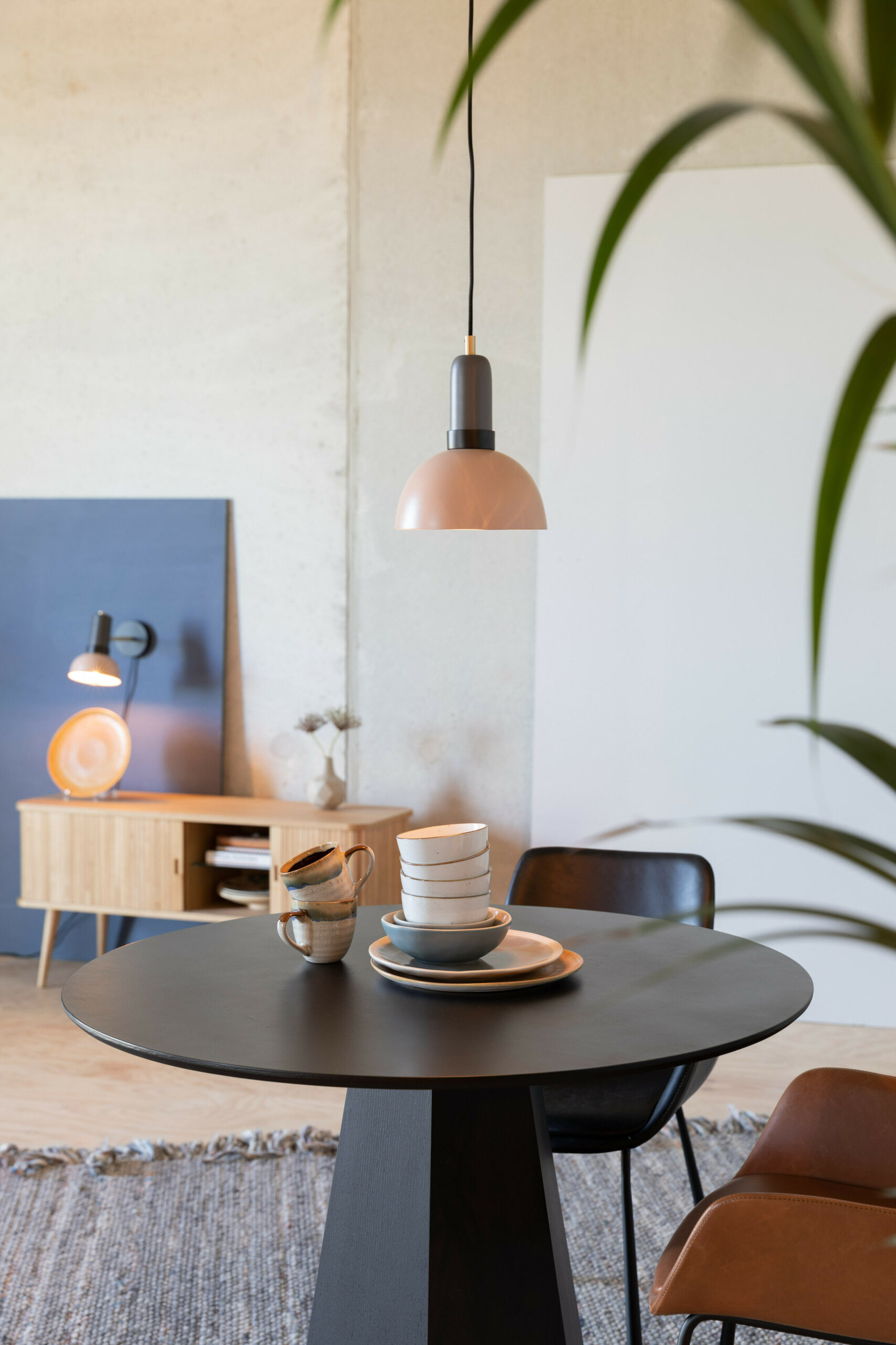 Zuiver Ronde Eettafel 'Pilar' Essenhout, 100cm, kleur Zwart - Afbeelding 7