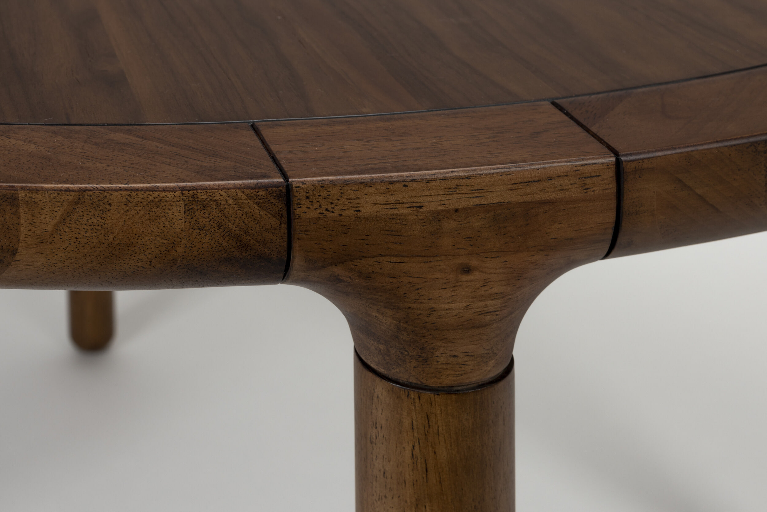 Zuiver Ronde Eettafel 'Storm' Walnoot en rubberhout, 128cm - Afbeelding 5