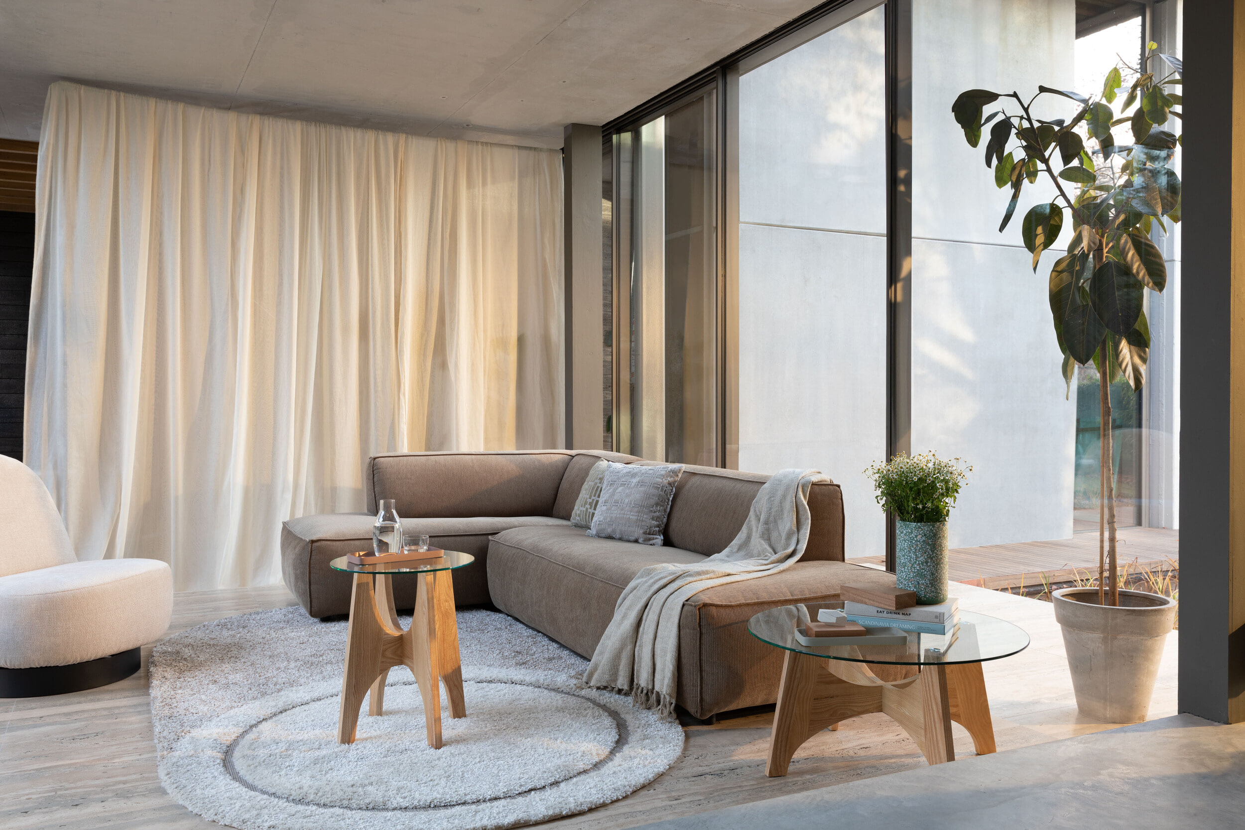 Zuiver Ronde Bijzettafel 'Kobe' Essenhout en glas, 45cm - Afbeelding 7