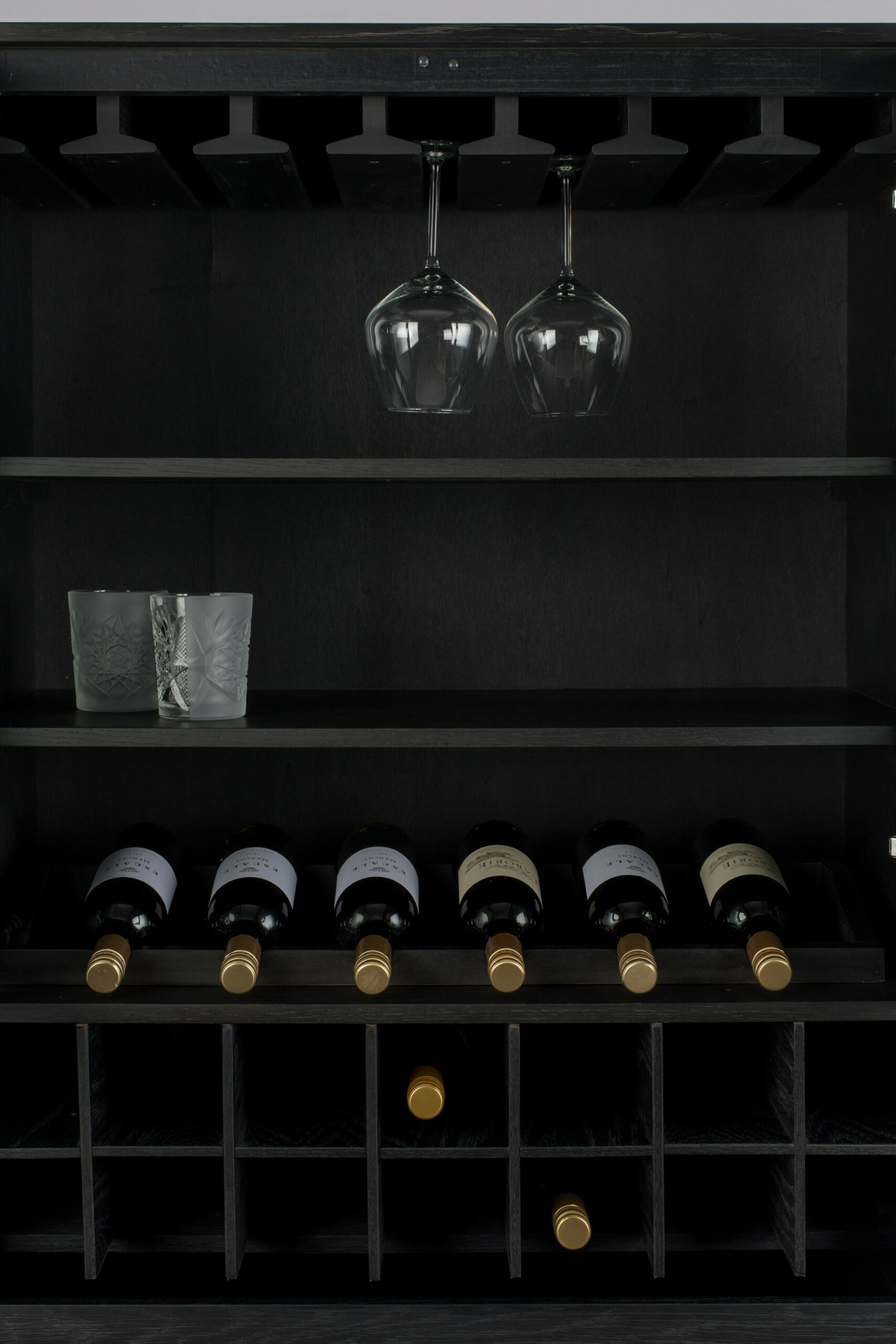 Zuiver Wijnkast 'Travis' Walnoothout en glas, 180 x 89cm, kleur Zwart - Afbeelding 6