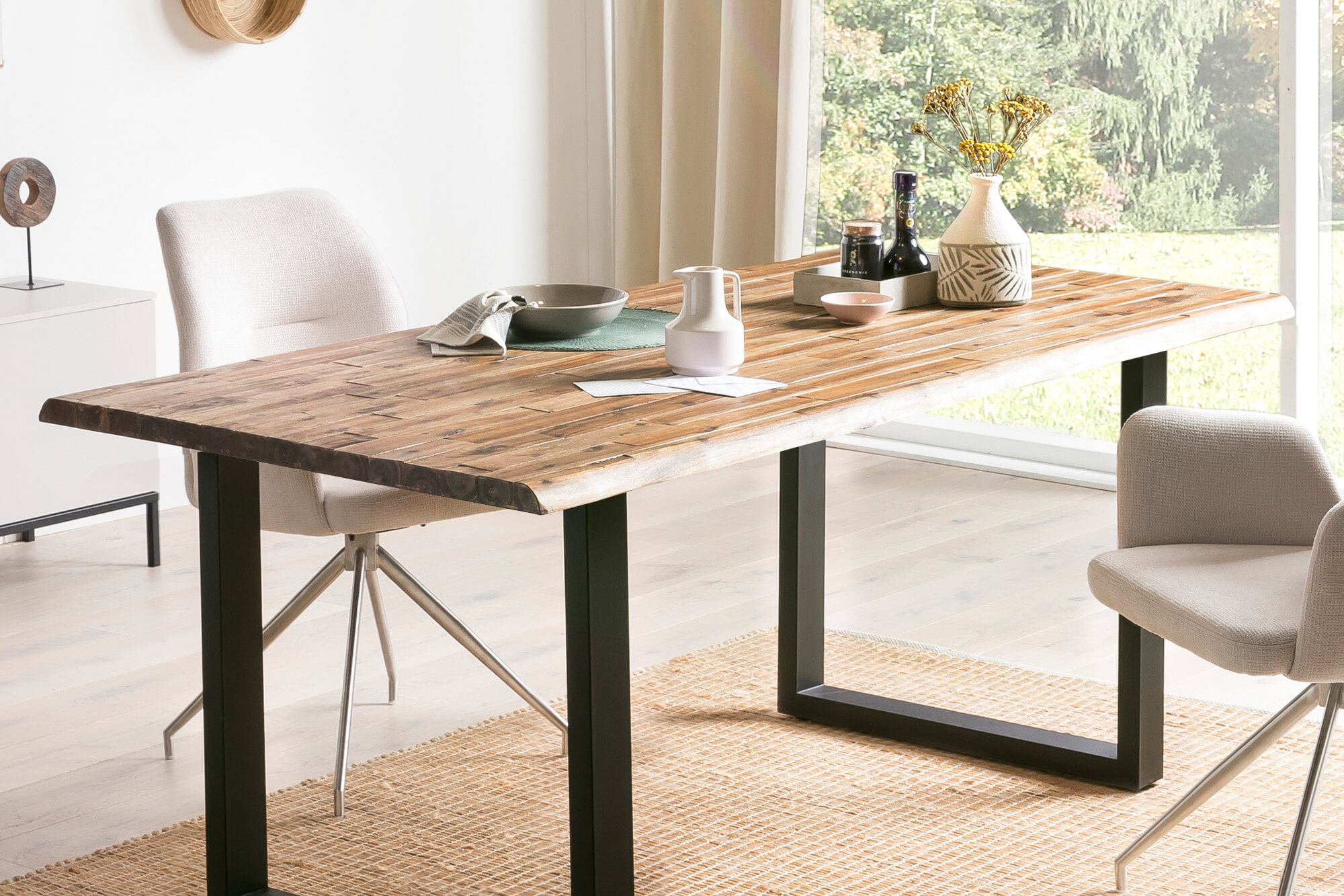 Artistiq Eettafel 'Radhika' Acaciahout en metaal, 140 x 80cm, kleur Zwart - Afbeelding 4