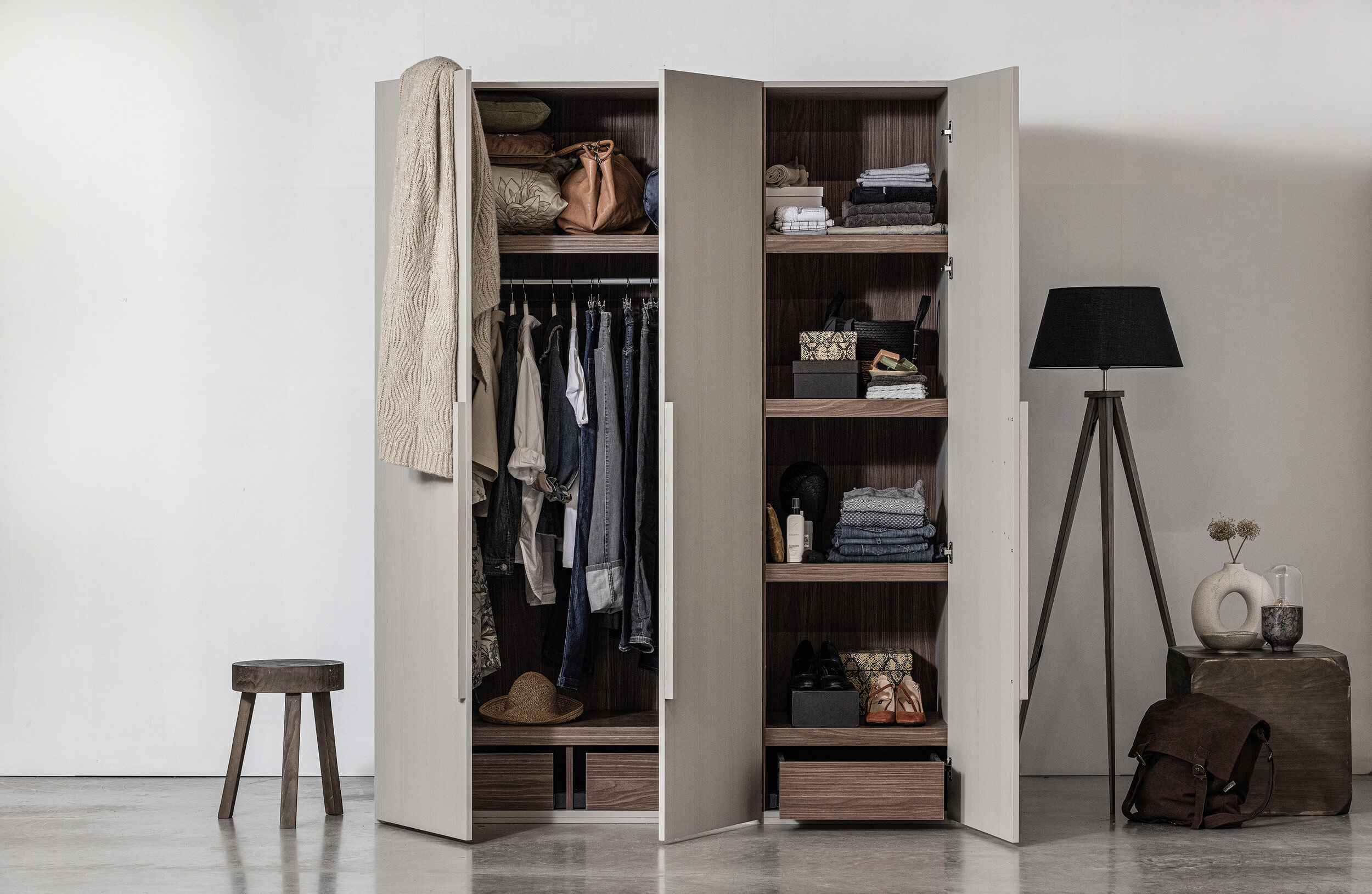 WOOOD Kledingkast 'Rens' 3-deurs, kleur Pebble Grey - Afbeelding 3