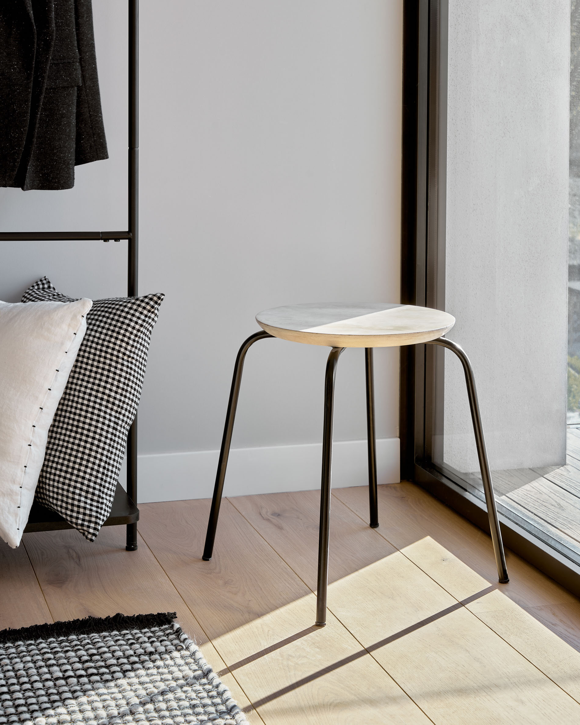 Kave Home Kledingrek 'Galatia' 150 x 100cm, kleur Zwart - Afbeelding 3