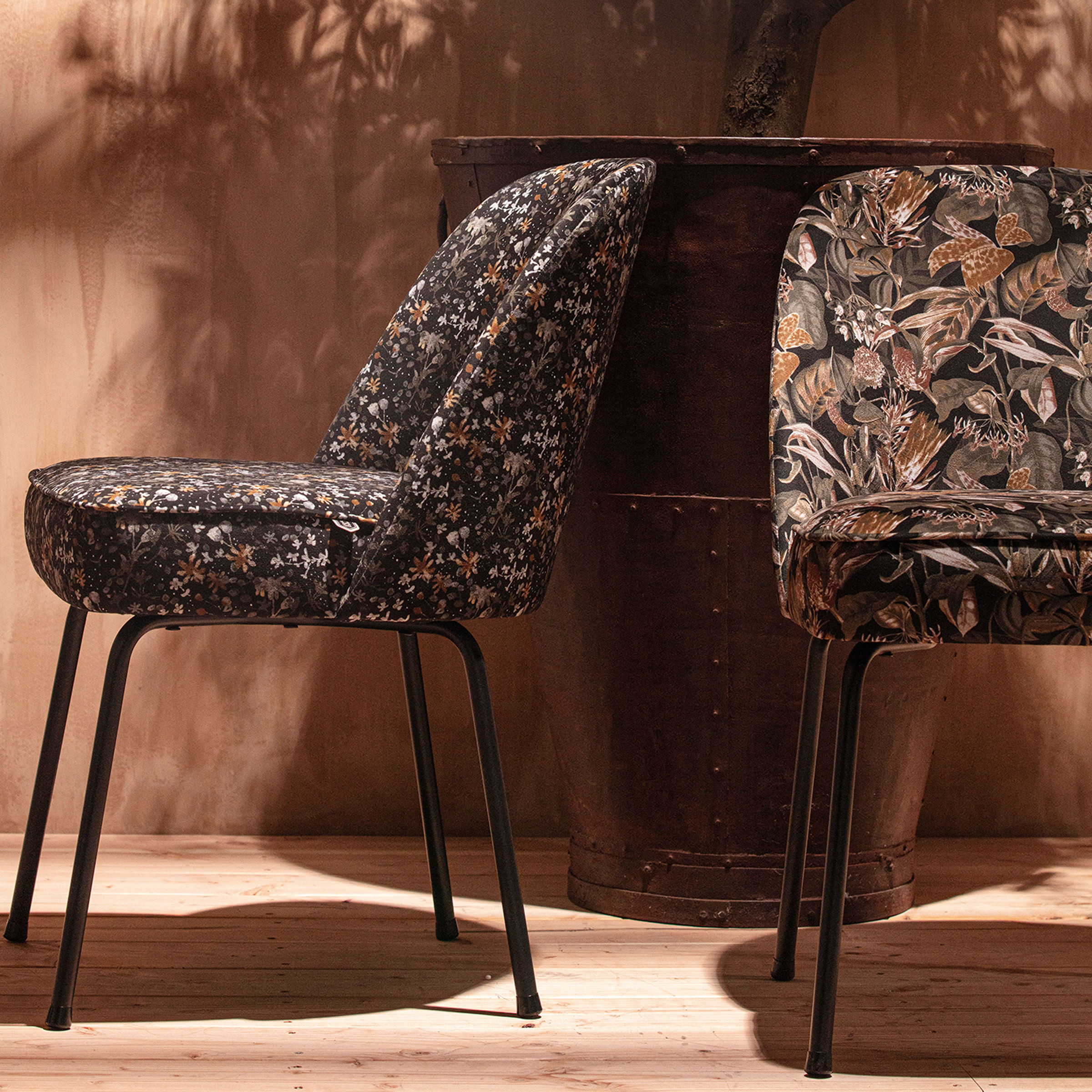 WOOOD Eetkamerstoel 'Vogue' Velvet, kleur Bouquet Zwart - Afbeelding 2