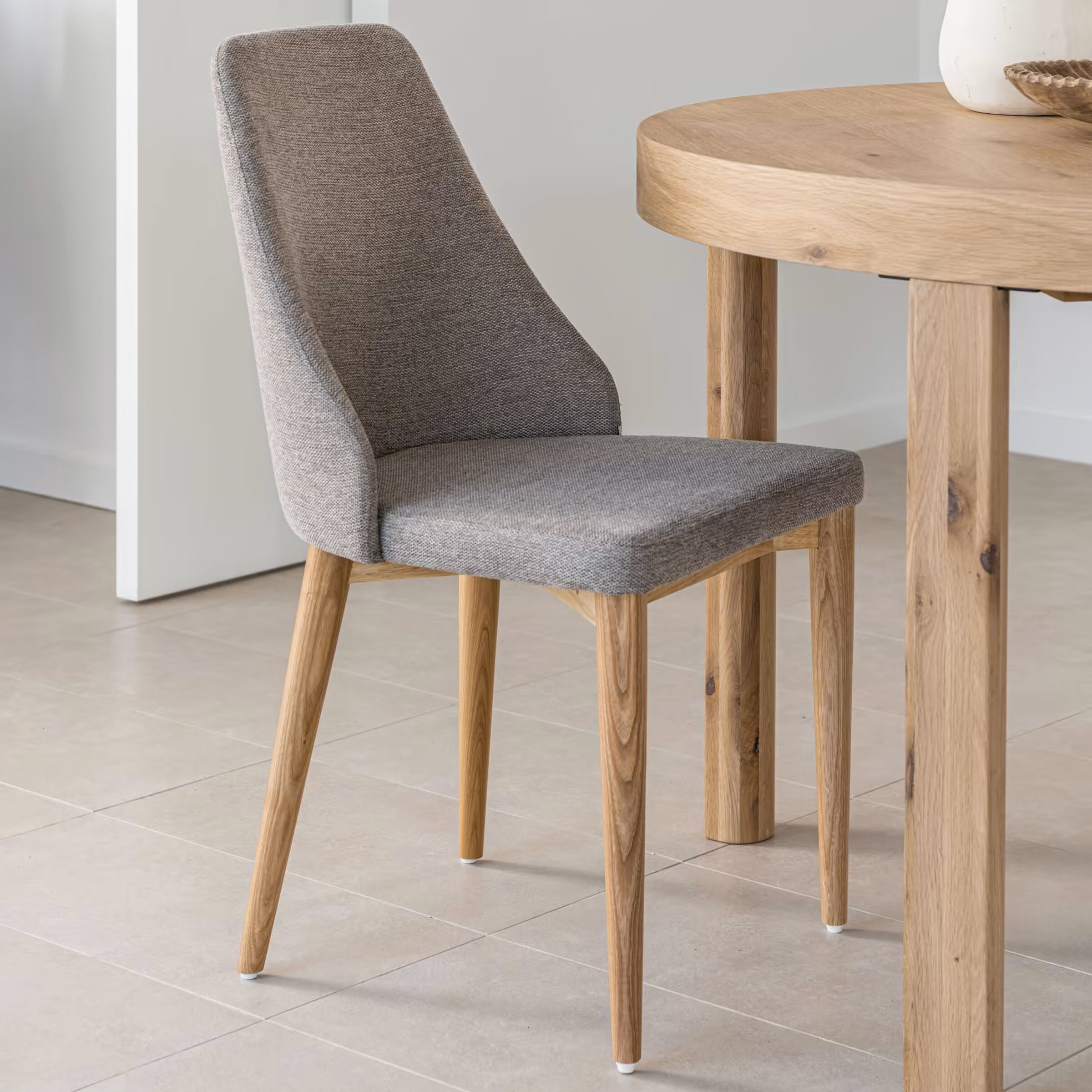 Kave Home Eetkamerstoel 'Rosie' Chenille, kleur Bruin