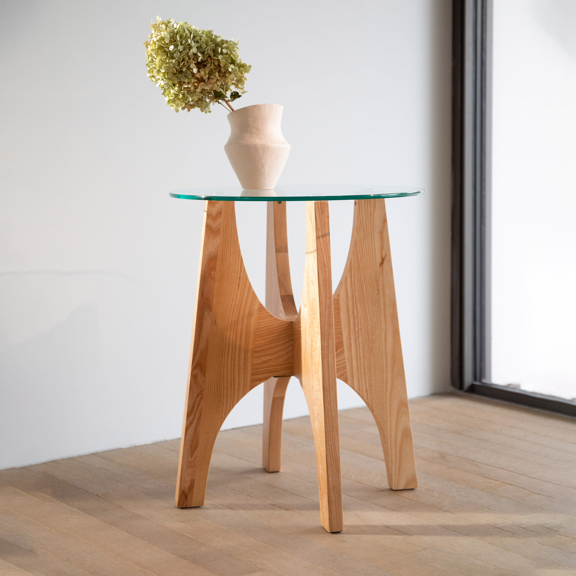 Zuiver Ronde Bijzettafel 'Kobe' Essenhout en glas, 45cm